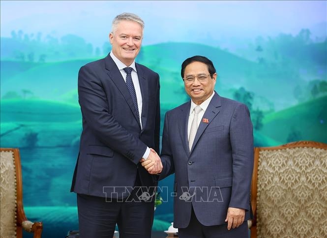 Thủ tướng Phạm Minh Chính vàTổng Thư ký OECD Mathias Cormann (Ảnh: TTXVN)