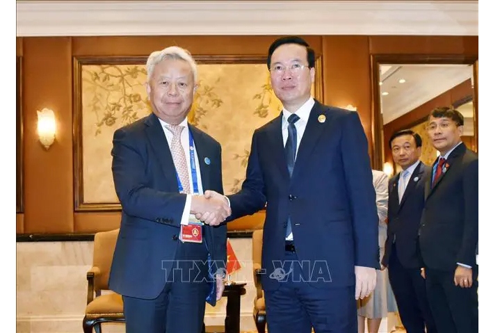 Chủ tịch nước Võ Văn Thưởng gặp Chủ tịch AIIB Kim Lập Quần. Ảnh: TTXVN
