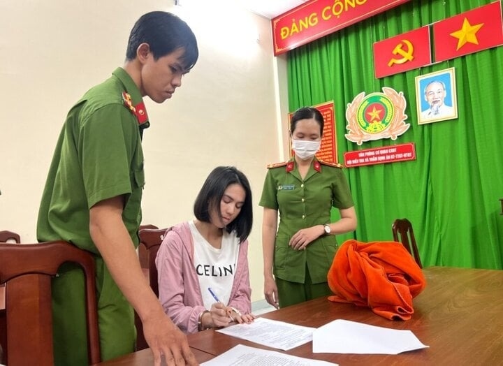 Người mẫu Ngọc Trinh bị khởi tố bắt giam về tội “Gây rối trật tự công cộng”