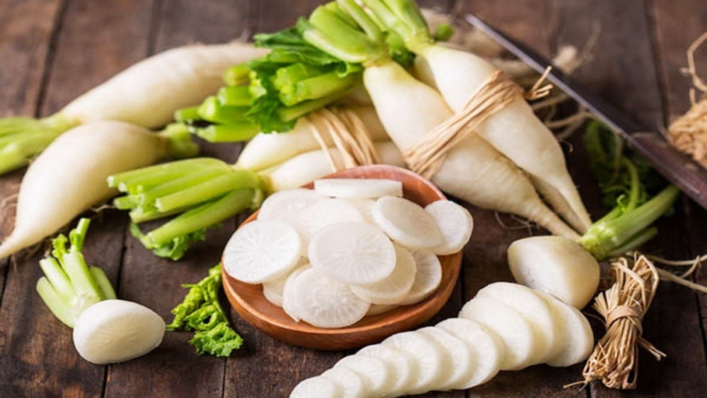  Ngăn ngừa bệnh tim mạch: Betaine có trong củ cải trắng giúp làm giảm homocysteine huyết tương, ngăn ngừa nguy cơ mắc các bệnh tim mạch, đồng thời hỗ trợ chức năng gan.