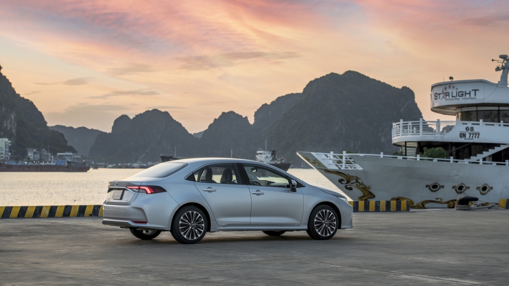 corolla-altis-1-1696394226940409221981.jpg