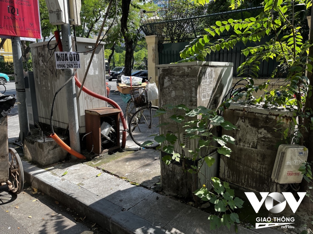 Nhếch nhác và lộn xộn...