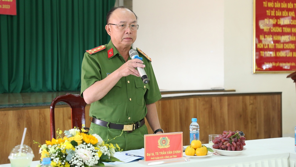 Đại tá Trần Văn Chín, Phó giám đốc Công an tỉnh Bình Dương yêu cầu các đơn vị tập trung đấu tranh với tội phạm "tín dụng đen".