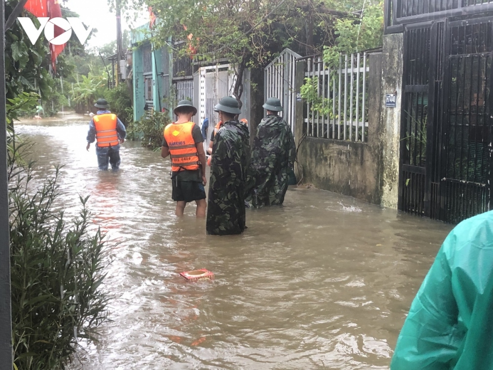 Soldiers seek measures in a bid to evacuate residents to safe areas.