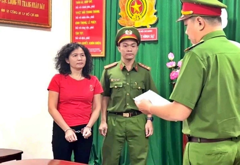 Bị can Đặng Thị Hàn Ni tại thời điểm bị bắt. (Ảnh: Công an cung cấp)