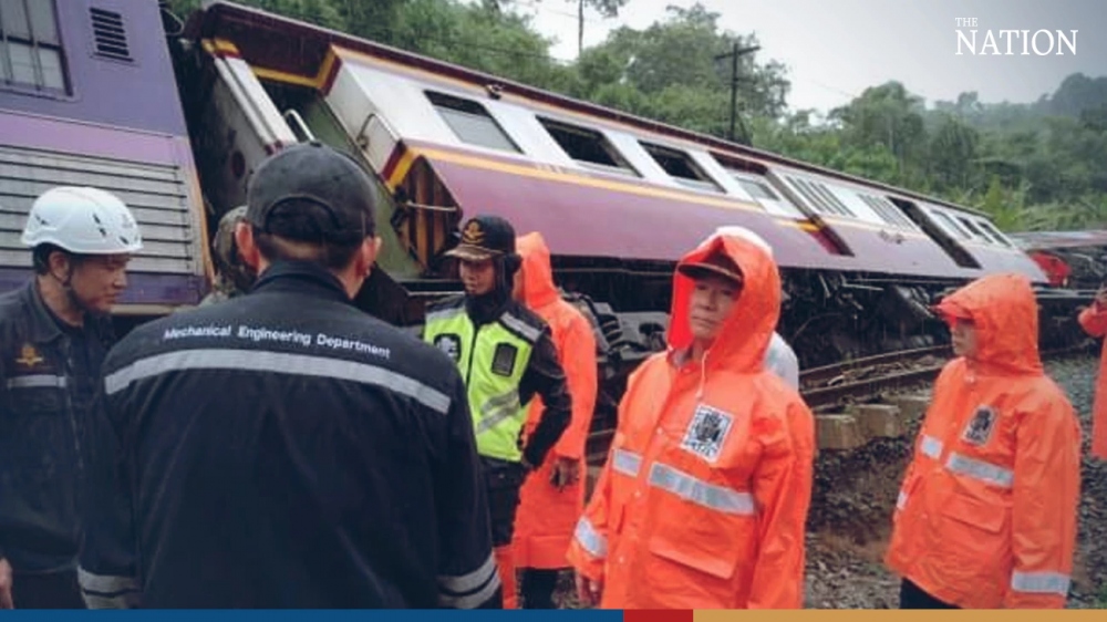 Mưa lũ làm trật bánh đoàn tàu đi từ Bangkok tới Chiang Mai hôm 30/9/2023. Ảnh: The Nation