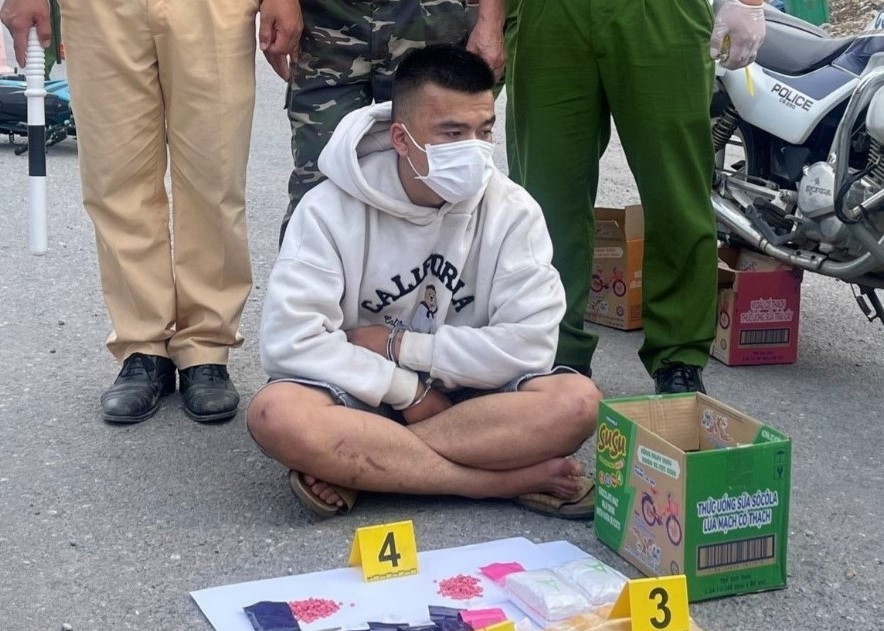 Lực lượng chức năng bắt giữ Bùi Công Tài