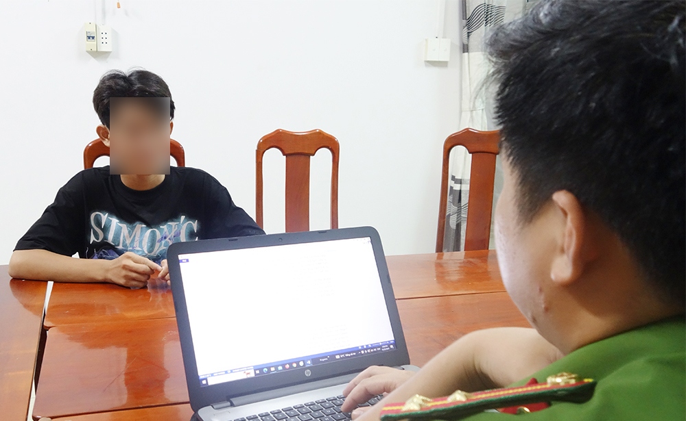 Tiến tại cơ quan công an