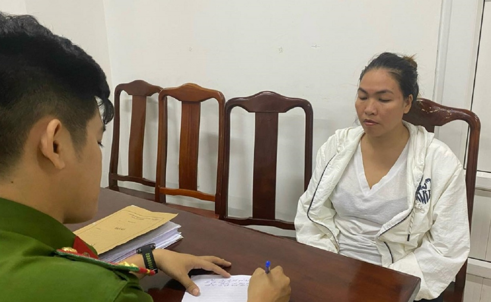 Nguyễn Thị Diệu Hiền tại cơ quan Công an. (Ảnh: Công an tỉnh Thừa Thiên - Huế)