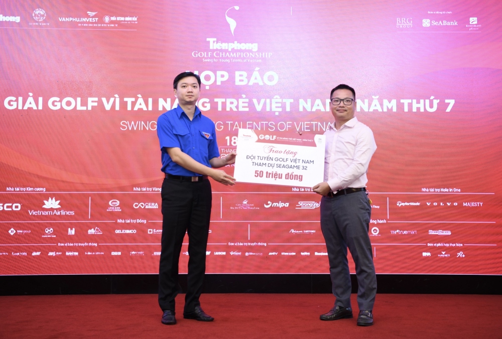 Quỹ Hỗ trợ tài năng trẻ Việt Nam quyết định trao thưởng số tiền 50 triệu đồng cho đội tuyển Golf Việt Nam đã có thành tích thi đấu xuất sắc tại SEA Games 32 hồi tháng 5 vừa qua.