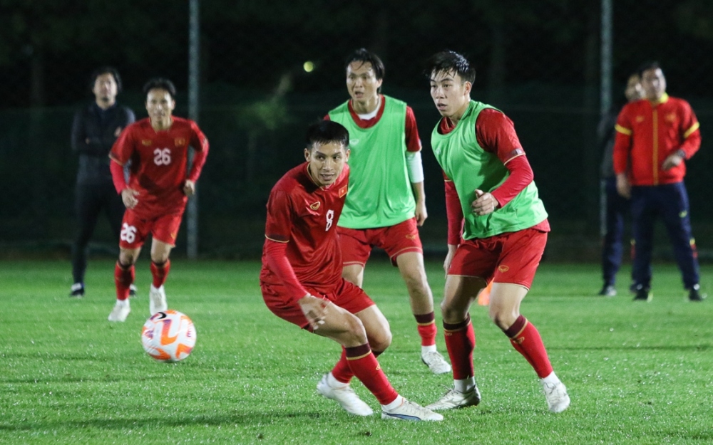 Tối mai 16/10, ĐT Việt Nam sẽ có buổi tập làm quen sân thi đấu Suwon World Cup, địa điểm sẽ diễn ra trận giao hữu với ĐT Hàn Quốc.