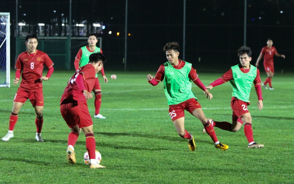 Bên cạnh Quang Hải, tiền đạo Tiến Linh sẽ bỏ lỡ trận gặp ĐT Hàn Quốc sau khi nhận thẻ đỏ trong trận thua ĐT Trung Quốc 0-2.