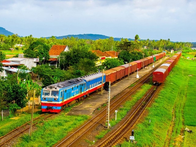 Bộ Kế hoạch và Đầu tư chủ trì ưu tiên phân bổ ngân sách nhà nước trung hạn và hàng năm để đầu tư kết cấu hạ tầng đường sắt (đặc biệt là đầu tư đường sắt tốc độ cao trên trục Bắc - Nam). Ảnh: Báo Chính Phủ