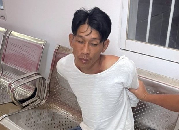 Nghi phạm bị công an bắt giữ.