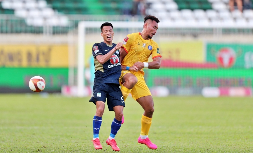 Lê Văn Sơn tiếp tục bị treo giò tại vòng 2 V-League 2023/2024 (Ảnh: VPF)