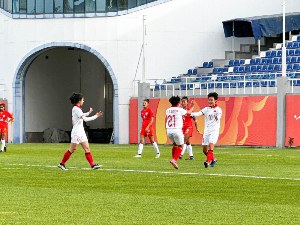 Hải Linh ghi bàn trong trận ĐT nữ Việt Nam thắng Ấn Độ 3-1. (Ảnh: VFF)