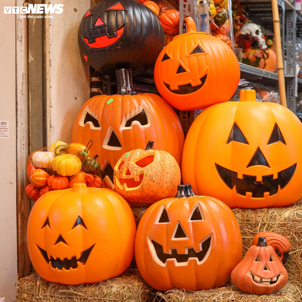 Each year pumpkin-shaped lanterns prove to be the most popular item on sale. They can be purchased for VND70,000 to VND150,000 each.