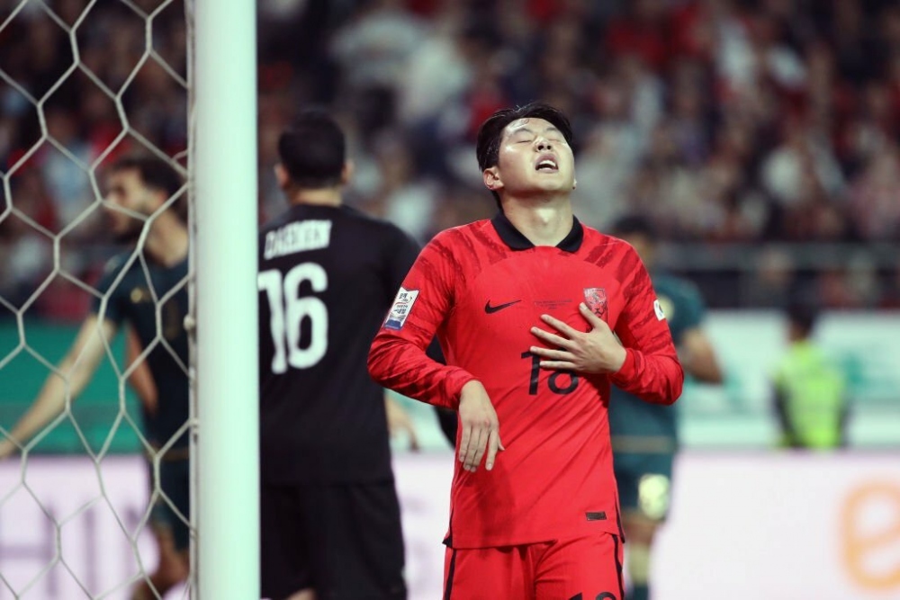Chỉ 2 phút sau, Lee Kang-in hoàn tất cú đúp, nhân đôi cách biệt cho đội chủ nhà.