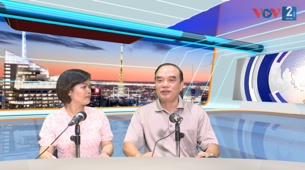 PGS.TS Nguyễn Xuân Ninh, Phó Viện trưởng Viện Y học ứng dụng VN (phải) tại phòng thu VOV2
