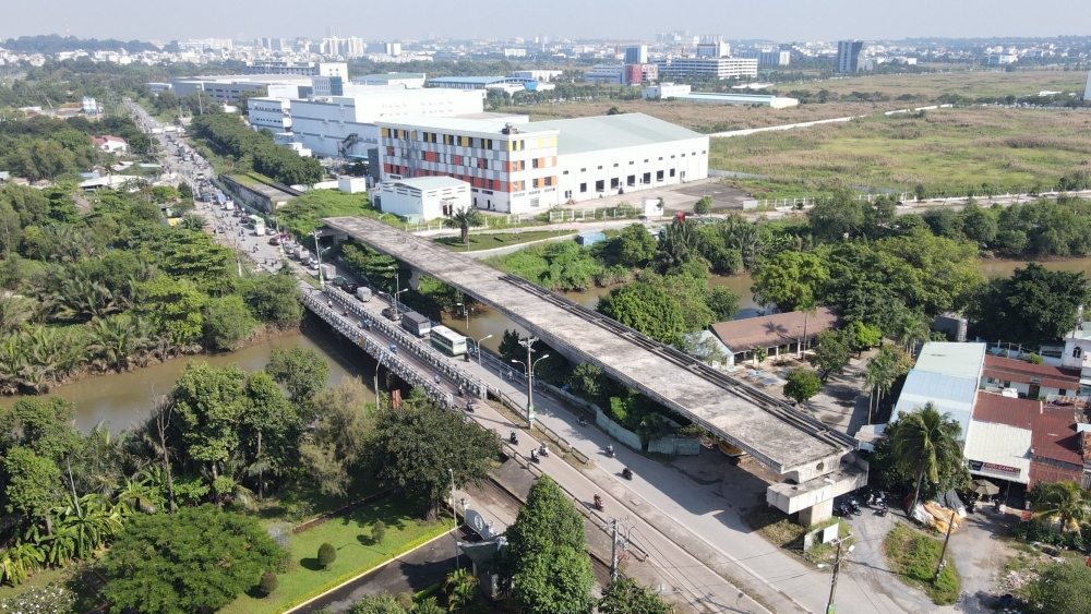 Cầu Tăng Long có vai trò quan trọng trong kết nối giao thông (ảnh M.Q)