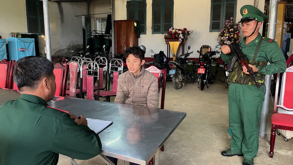 Lấy lời khai đối tượng Sùng Seo Chẩn
