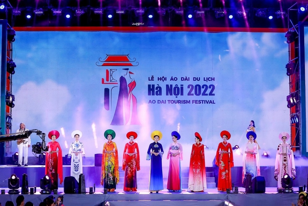 Lễ hội Áo dài Du lịch Hà Nội đã trở thành sự kiện hấp dẫn, thu hút du khách đến Thủ đô.