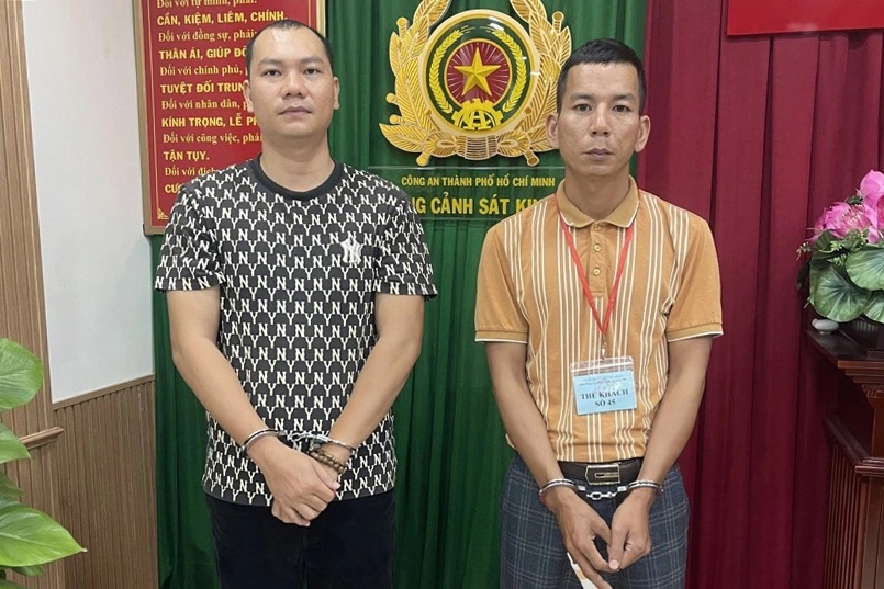 Ngô Sĩ Linh bìa phải và Nguyễn Hoài Nghĩa bị cáo buộc lừa đảo chiếm đoạt tài sản (Ảnh: Công an cung cấp).