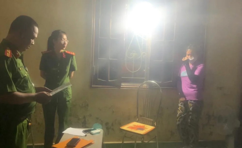 Công an huyện Quảng Ninh khám xét nơi ở của Lê Thị Huê
