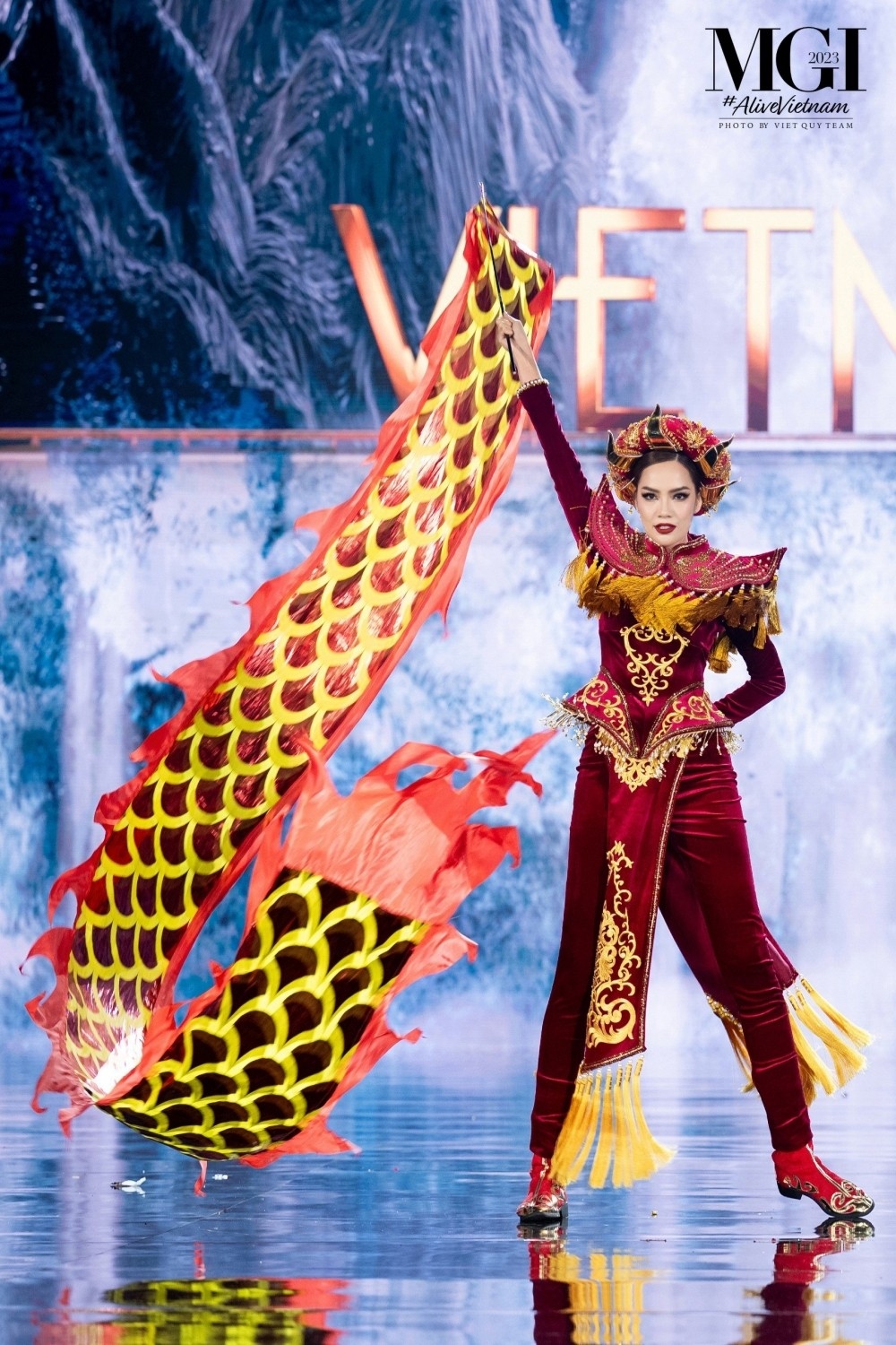 Miss Grand Vietnam Le Hoang Phuong brings a design named Rising Dragon to the beauty pageant.