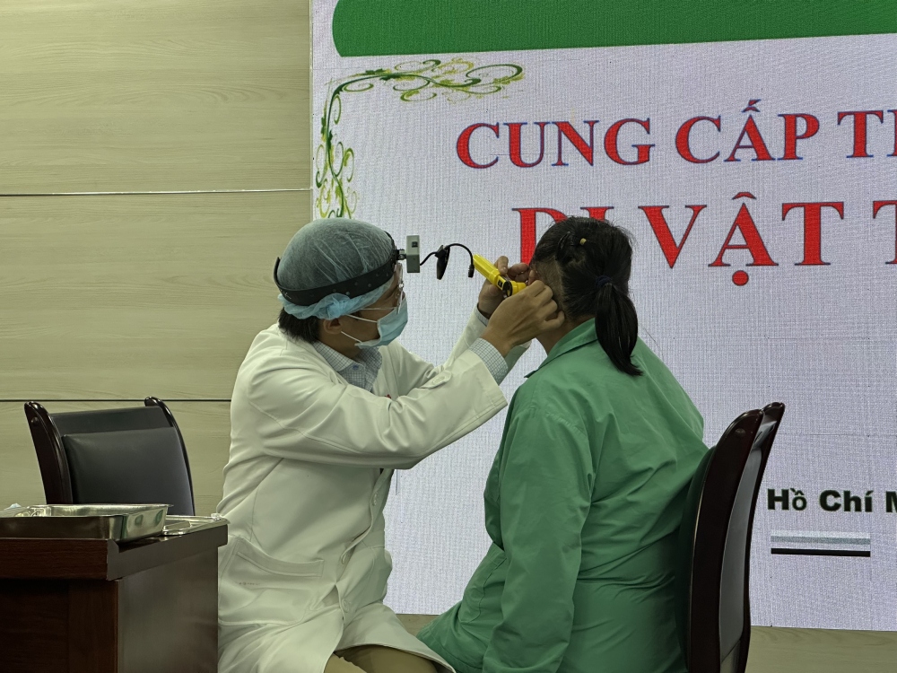 Người phụ nữ đã bỏ quên một dị vật dài 2.5cm trong 10 năm qua, đến khi đau chịu không nổi mới đi khám