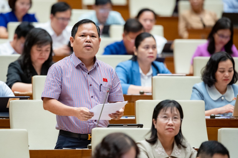 Đại biểu Nguyễn Duy Thanh (Đoàn ĐBQH tỉnh Cà Mau) đề nghị làm rõ mức chi phục vụ đổi mới chương trình sách giáo khoa