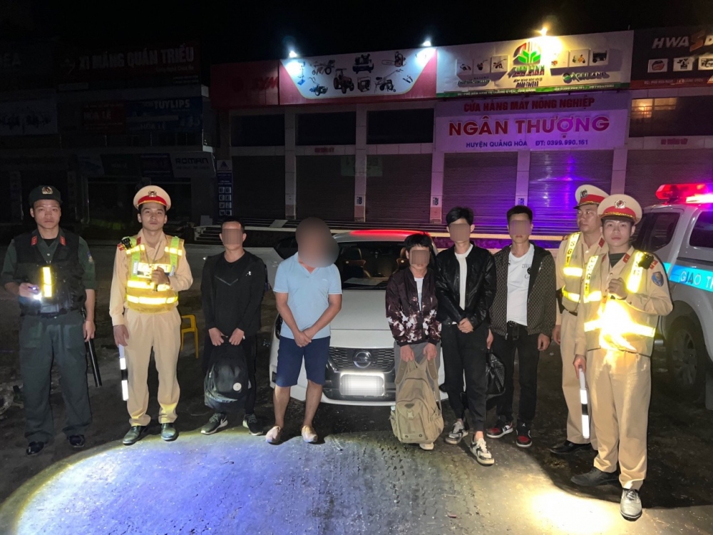 Nhóm người Trung Quốc không xuất trình được giấy tờ xuất nhập cảnh hợp pháp