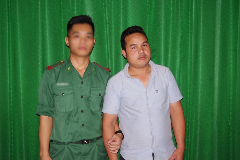 Ông Heo SayaKeth, quốc tịch Lào bị Bộ đội Biên phòng tỉnh Quảng Nam bắt giữ khi vận chuyển trái phép tiền tệ qua biên giới.