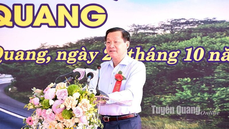 Phó Thủ tướng Lê Minh Khái phát biểu tại lễ khởi công. (Ảnh: Quốc Việt/Báo Tuyên Quang)