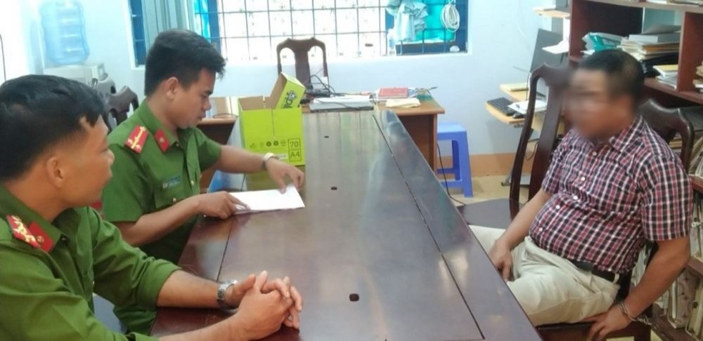 Đối tượng Nguyễn Tiến Khoa tại cơ quan công an
