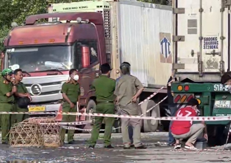 Cơ quan Công an khám nghiệm hiện trường.