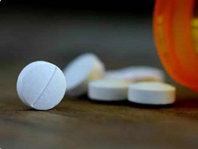 Không nên cho trẻ uống aspirin: Không nên dùng aspirin cho trẻ em và thanh thiếu niên bị nhiễm virus do nguy cơ mắc hội chứng Reye, một tình trạng hiếm gặp nhưng có khả năng đe dọa tính mạng. Để giảm đau và hạ sốt ở trẻ em, hãy cân nhắc dùng thuốc thay thế.
