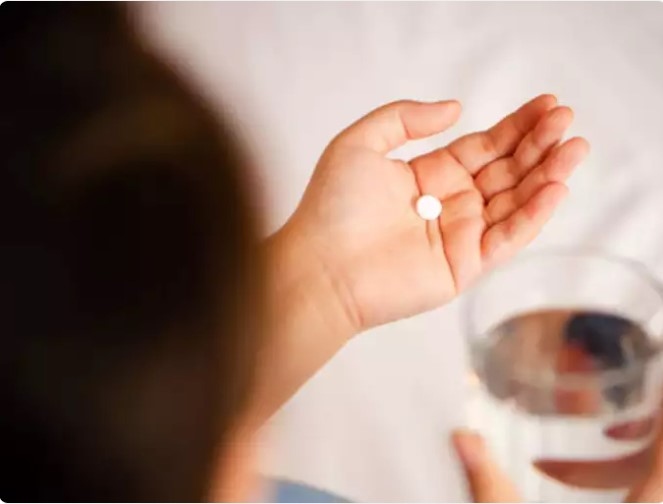 Aspirin chủ yếu được dùng để giảm đau: Aspirin là thuốc chống viêm không steroid (NSAID) thường được sử dụng để giảm đau và giảm viêm. Thuốc có hiệu quả đối với nhiều tình trạng khác nhau, chẳng hạn như đau đầu, đau cơ, viêm khớp và khó chịu trong kinh nguyệt.