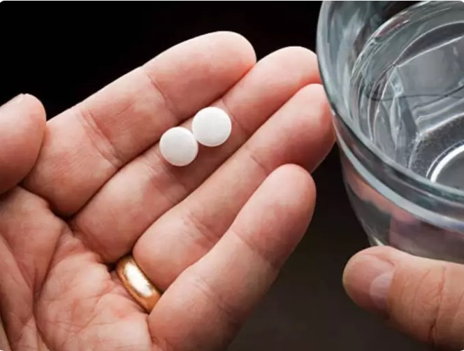 Ngăn ngừa bệnh tim có nguy cơ cao: Aspirin liều thấp đôi khi được khuyên dùng cho những người có nguy cơ cao mắc các biến cố tim mạch. Bởi nó có thể giúp ngăn ngừa các cơn đau tim và đột quỵ trong một số trường hợp bằng cách giảm khả năng hình thành cục máu đông trong động mạch bị thu hẹp.