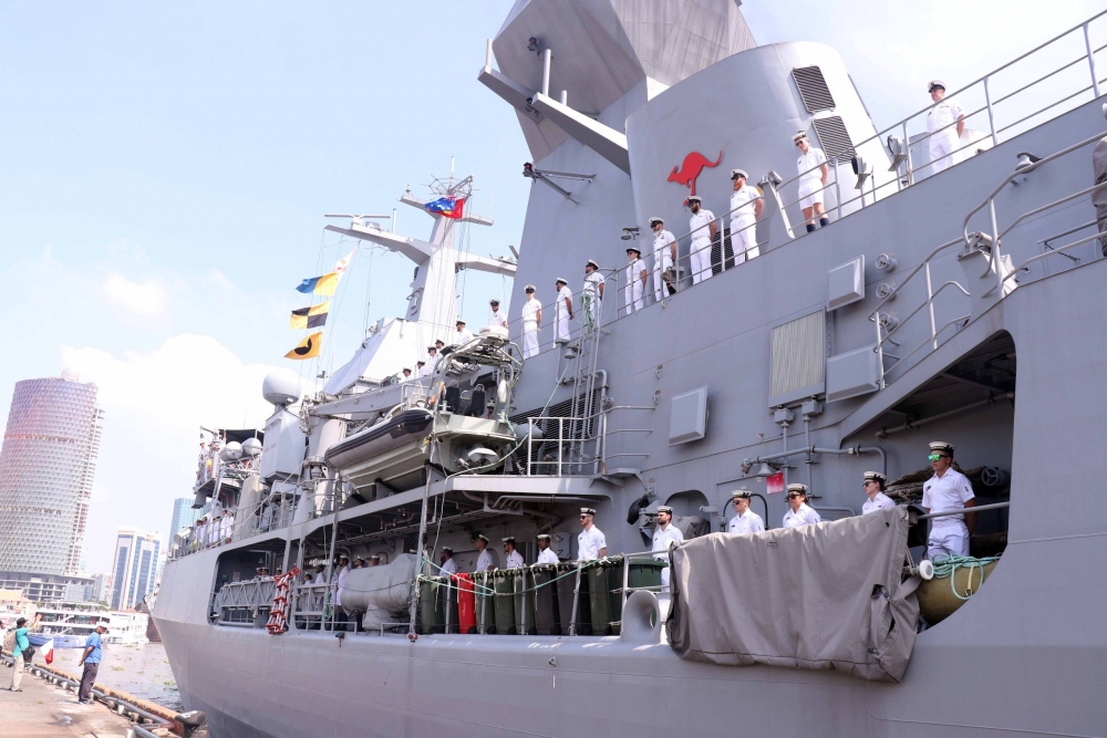 Tàu Hải quân Hoàng gia Australia HMAS Toowoomba tại bến cảng TP.HCM