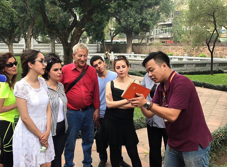 Foreign tourists visit Temple of Literature in Hanoi (Photo: Nguyen The Anh)