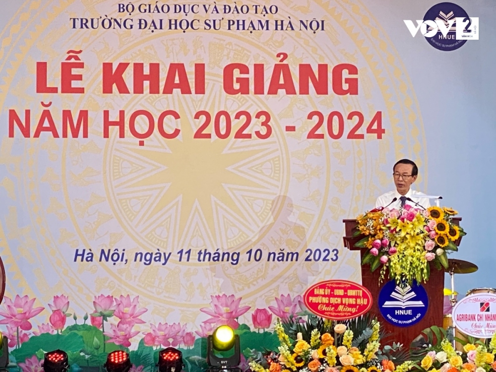 Giáo sư Nguyễn Văn Minh, Hiệu trưởng trường Đại học Sư phạm Hà Nội trong bài phát biểu khai giảng đã bày tỏ sự "ngưỡng mộ" với những tân sinh viên đã lựa chọn theo đuổi nghề giáo