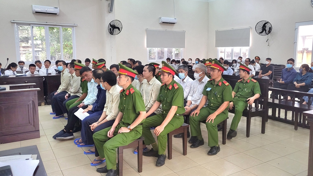 17 bị cáo có mặt đầy đủ tại phiên tòa (ảnh: TL).
