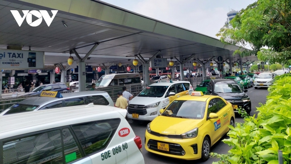Bộ GTVT kiến nghị mở rộng thu phí không dừng ETC tại các sân bay.