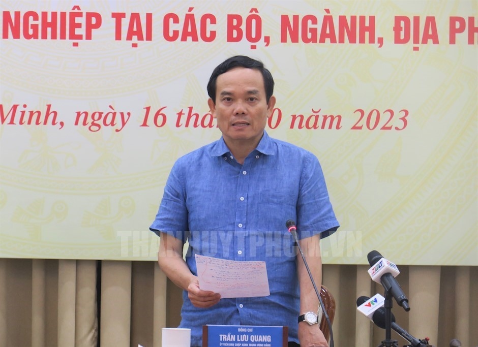 Phó Thủ tướng Trần Lưu Quang chủ trì Hội nghị trực tuyến đánh giá tình hình và kết quả triển khai các giải pháp đổi mới trong thực hiện thủ tục hành chính. Ảnh: Thành ủy TP.HCM