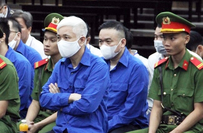 Cựu Chủ tịch Tổng công ty phát triển đường cao tốc Việt Nam (VEC) - Trần Văn Tám (tóc bạc).