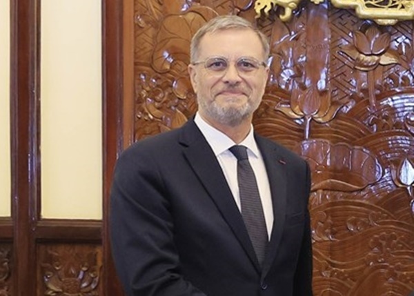 Đại sứ Pháp tại Việt Nam Olivier Brochet. (Ảnh: TTXVN)
