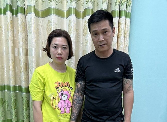 Vũ Đình Hòa vàVũ Thị Huyền Trang bị phát hiện phát tờ rơi cho vay tiền
