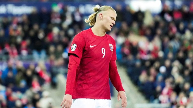 Haaland im hơi lặng tiếng, Na Uy thua Tây Ban Nha 0-1. (Ảnh: Getty)
