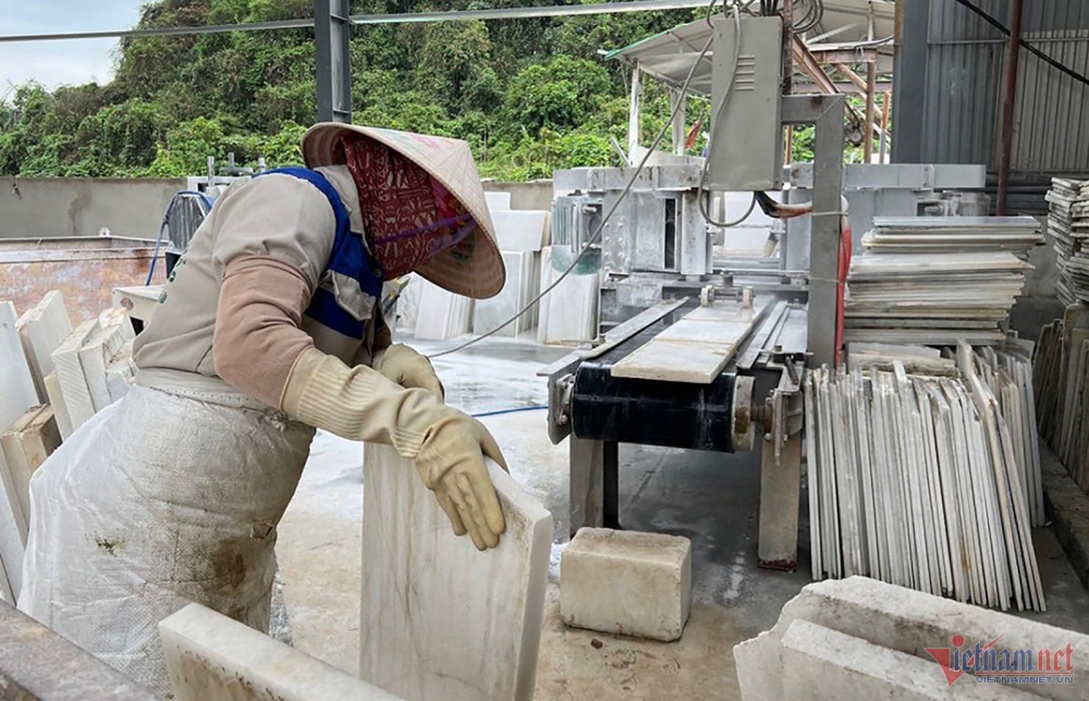 Cảnh sản xuất trong một xưởng chế biến đá ở Nghệ An.
(Ảnh minh họa: Quốc Huy)